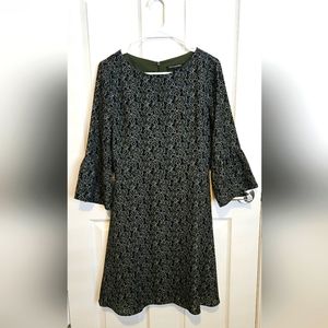 Banana Republic | Green and navy blue patterned dress with flare sleeve